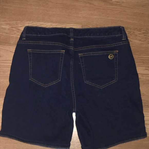 Shorts - Picture 2 of 4